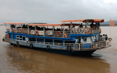 Punnami A/c Boat